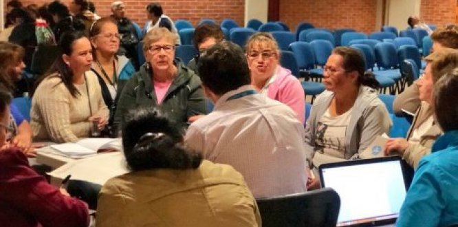 Personas hablando