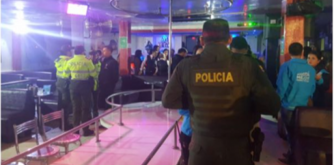 Operativo exitoso en Engativá deja como saldo, ocho bares sellados, 42 botellas de licor adulterado, 18 venezolanas indocumentadas  