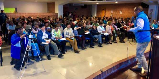 foto aforo salon azul de la Alcaldía Local de Engativá, salidas recreo deportivas